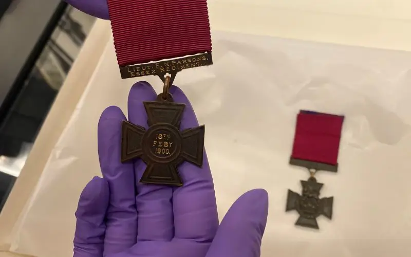 A close up of the back of a Victoria Cross medal with 'Lieutenant F. N. Parsons' engraved on it.  