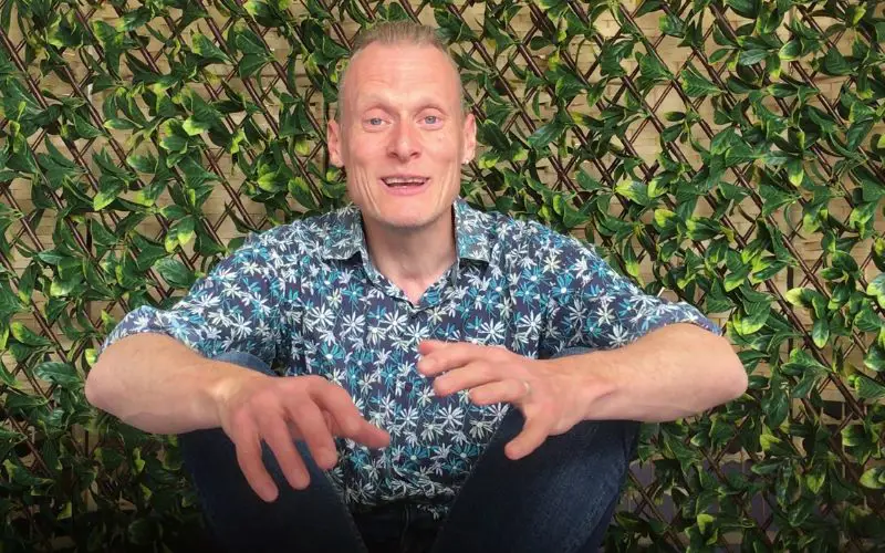 Storyteller Mike Dodsworth talking to the camera. 